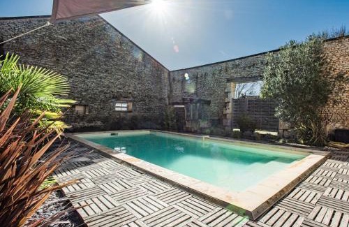 Champagne-et-Fontaine House | Les Ecures 1