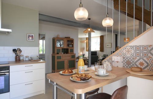 Berven House | LES GANIVELLES Family home Beach access on foot in 5' Sea view, enclosed garden