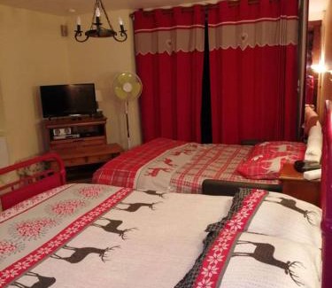 La Chapelle-devant-Bruyeres Apartment | Les Gites de l étang :Studio à 20 mn de Gerardmer