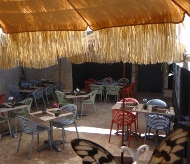 Remoulins Hotel | Les Glycines