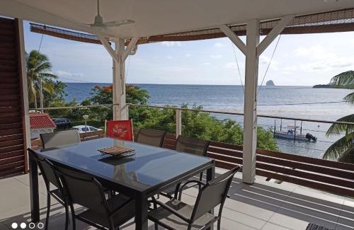 Trois-Rivieres Apartment | Les Pieds Dans l'Eau face à la mer des caraïbes Jacuzzi Sainte-Luce Trois-Rivières