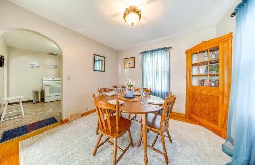 Ashtabula House | Less Than 1 Mi to Lake Erie Ashtabula Hideaway!