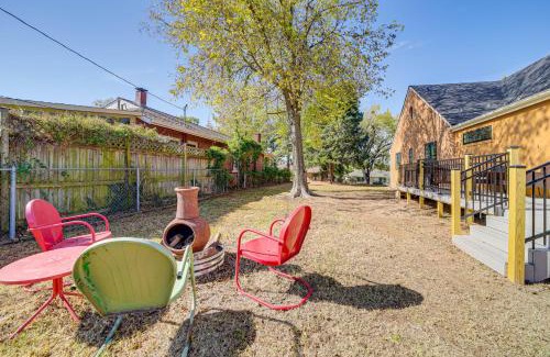 Sand Springs House | Less Than 9 Mi to Dtwn Tulsa Lovely Home with Yard and Deck!