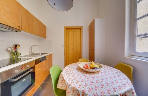 Capucins - Victoire Apartment | Leyteire large one bedroom apartment