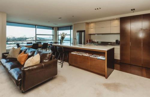 New Plymouth CBD Apartment | Liardett Penthouse - Inner city accommodation