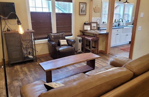 Winthrop House | Libby's Landing-Riverfront, Dog Friendly in Downtown Winthrop!