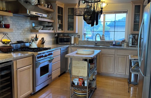 Capitola House | Library by the Sea - 2BR home in beautiful Capitola