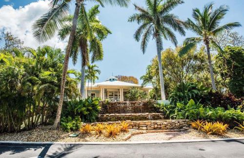 Rock Harbor House | LICENSED MGR - 4/3.5 MODERN VILLA - KEY LARGO'S MOST UPSCALE OCEANFRONT RESORT DESTINATION!