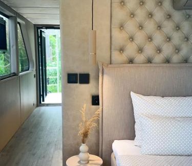 Parey Boat Rental | Lieblingsplatz Parey - schwimmende LuxSuite