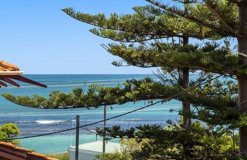 Ledge Point House | Life’s about living on the edge and enjoying the view!