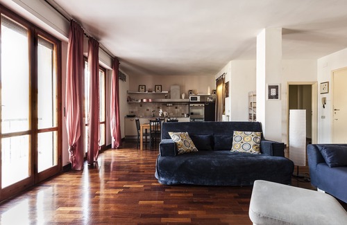 Pisa Apartment | Light and Wood near the Tower