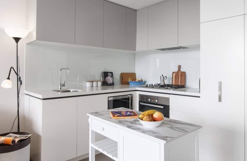 Windsor Apartment | Light Filled Modern Escape in a Prime Location