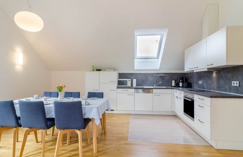 Ueberlingen Apartment | Light-Flooded Holiday Apartment “Haus Buche” close to Lake Constance with Wi-Fi, Balcony & Garden; Parking Available