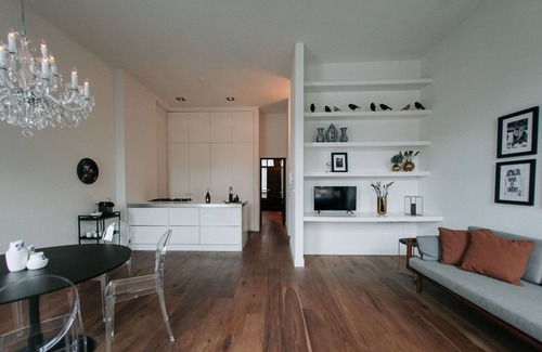 Oude Pijp Apartment | Light, spacious apartment next to city center