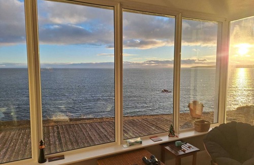 Trabolgan Cottage | Lighthouse Cottage with spectacular views!