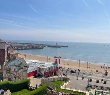 Scarborough City Centre Apartment | Lighthouse View - Amazing sea and beach view - Free Sky TV including Sports and Movies - Fast WIFI - Free Private Parking