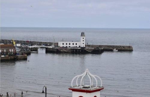 Scarborough City Centre Apartment | Lighthouse View - Amazing sea and beach view - Free Sky TV including Sports and Movies - Fast WIFI - Free Private Parking