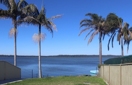 Toukley House | 'Lil Haven' A peaceful 3 Bedroom Deep Waterfront Duplex 1hr from Sydney