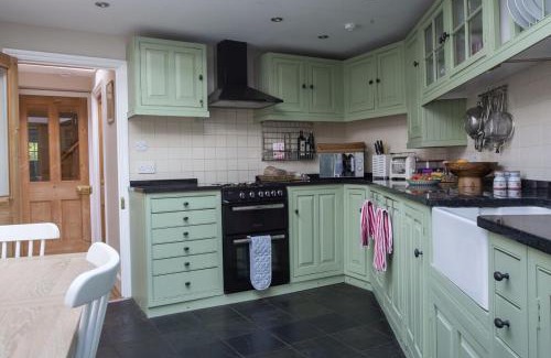 Martin House | Lilac Cottage by Keepers Cottages