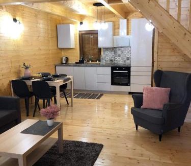 Płaska House | Liliowy Domek