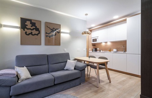Castanos Apartment | Limehome Bilbao Tristan de Leguizamon