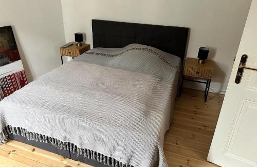 Dutch Quarter Apartment | Linde18 bed&desk