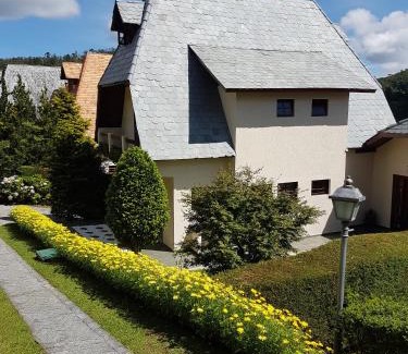 Recanto Araucaria House | Lindo Chalé com vista para Campos do Jordão