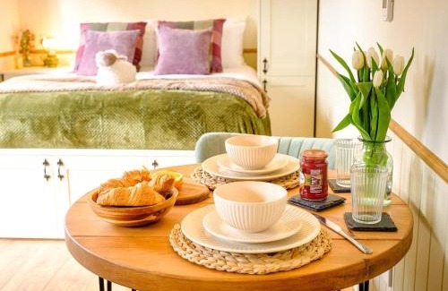 Mauchline Apartment | Lintmill Lodges - Thistle Shepherds Hut