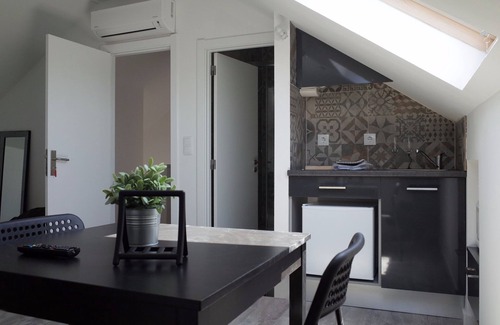 Costa de Caparica Apartment | Lisbon Beach Apartments 6. Studio, beach 5 minutes, free wifi.