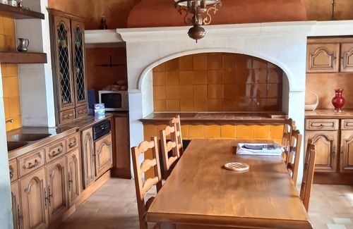Lunel House | LITTLE CASTLE NEAR THE CAMARGUE