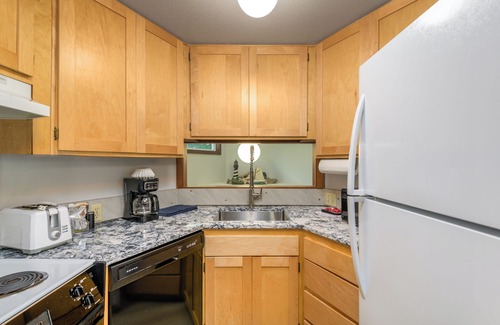 Newport Apartment | Little Creek Cove Beachfront Resort