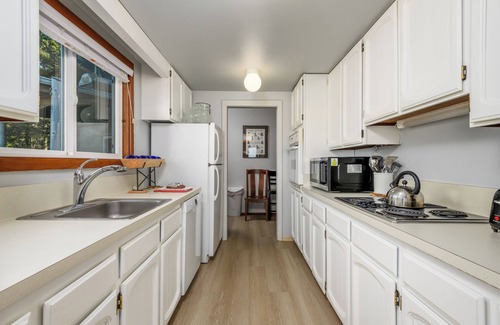 Newport Apartment | Little Creek Cove Beachfront Resort