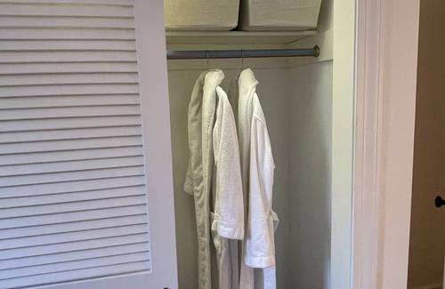 Osterville Cottage | "Little Neck" Cottage just 3 minutes to Dowses Beach and downtown Osterville