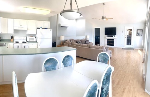 Celista House | Little Piece of Paradise - Semi-Waterfront
