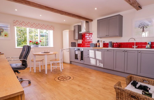 Bilting Cottage | LITTLE PONTUS, pet friendly, with pool in Challock