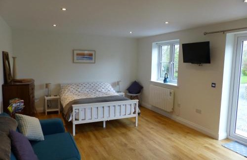 Meare Apartment | Littlemead - Newly renovated private studio near Glastonbury