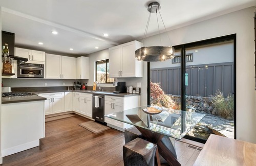 Claremont Hills House | Live in luxury in this meticulously updated 3BR/3BA Claremont Heights mid-century modern home w/AC.