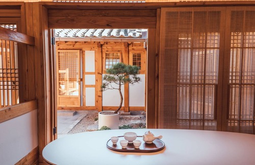 Gahoe-dong House | Live the hanok way — tradition reimagined with modern comfort in Bukchon.