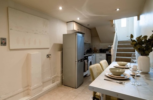 Fulham Broadway Apartment | Livestay 1Bed Chelsea House with Private Terrace