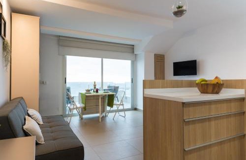 Las Palmas de Gran Canaria Apartment | Living Las Canteras Homes - FRONT-LINE BEACH