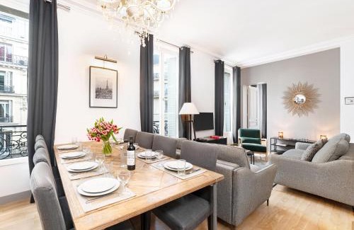 Gaillon Apartment | LivinParis - Luxury 3 Bedrooms Le Louvre I