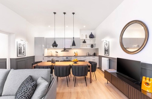 Vivienne Apartment | LivinParis | Luxury A/C 3 Bedrooms Le Louvre I