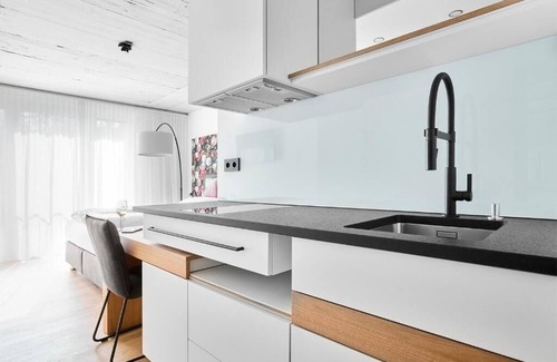 Berg Apartment | Livisit Bergpartment 24 - Doppelbettzimmer 27 qm - mit Küchenzeile und Bad