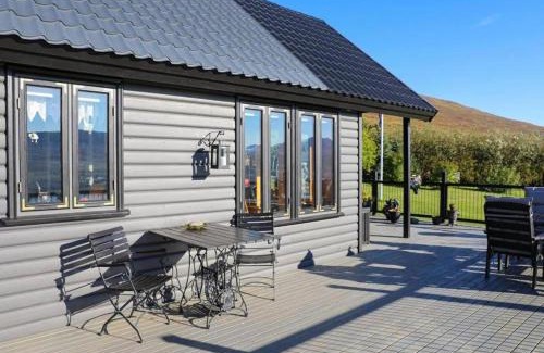Akureyri Ski Chalet | LL Properties - Charming Panorama Family Cabin