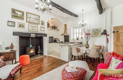 Cowbridge Cottage | Llwynhelig House - UK46395