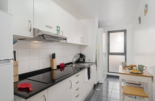 Santa Cruz Apartment | Lobo Marinho, apartment near the sea.