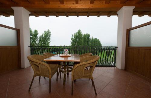 Cisano Apartment | Locanda Ristorante al Cardellino