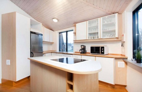 Downtown Apartment | Located in downtown Reykjavik, on the corner of Laugavegur and Skólavörðustígur.