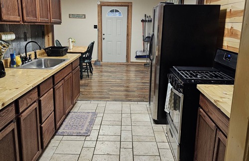 Corbin Cabin | located Just minutes from laurel river lake and holly bay marina.