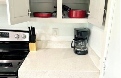 Brownsville House | LOCATION! Cozy 3 bedroom home in the heart of Brownsville!